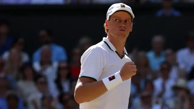 Jannik Sinner clenches his fist