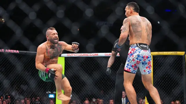 Connor McGregor hurts his knee