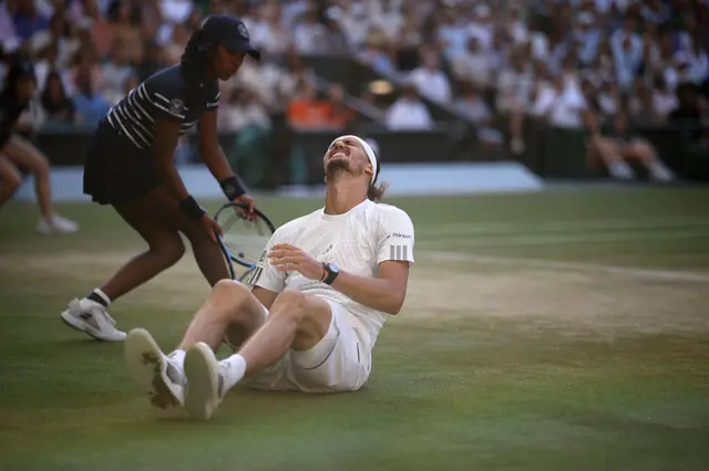 Alexander Zverev clutches his knee