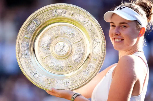 Linda Noskova holds the Wimbledon trophy