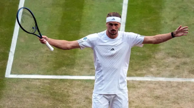 Alexander Zverev asks the crowd for more noise
