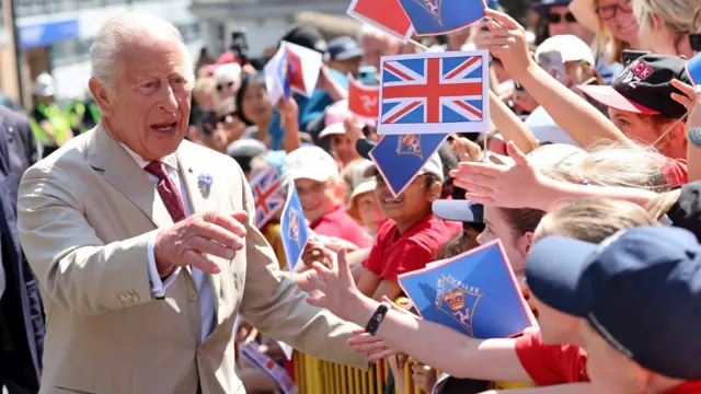 The King speaks to schoolchildren