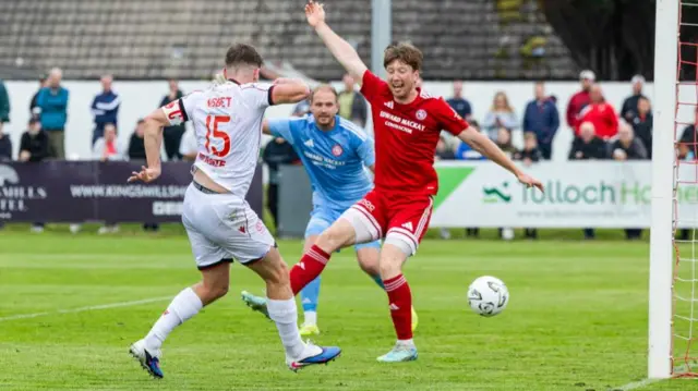 Kevin Nisbet's goal is disallowed for Aberdeen