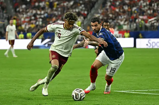 Yamal runs past Hernandez