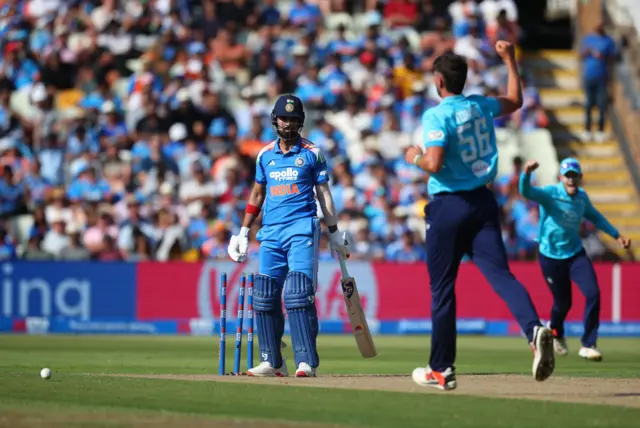 KL Rahul chops on against Josh Tongue