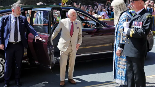 King Charles arrives at Tynwald building