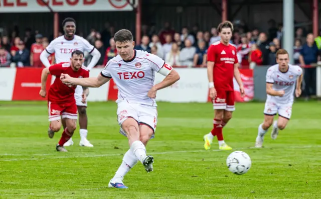 Kevin Nisbet scores a penalty for Aberdeen