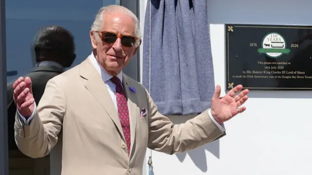 The King unveils a plaque at Douglas Bay Horse Tramway