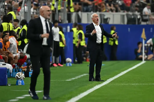 Deschamps and De La Fuente on the sideline
