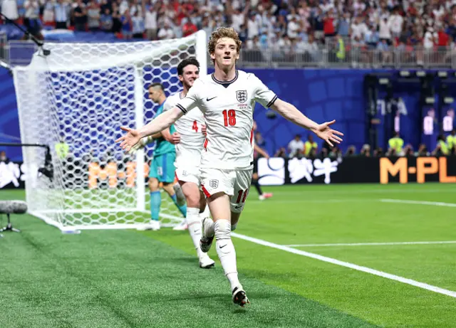 Gordon celebrates
