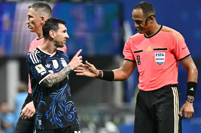 Lionel Messi (L) speaks with US referee Ismail Elfath