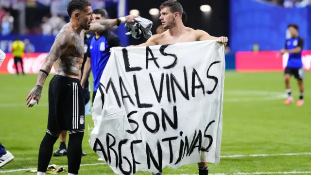 The Argentina players celebrate at full time with a banner