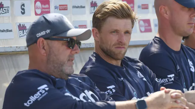 Darren Lehmann and David Willey sitting down