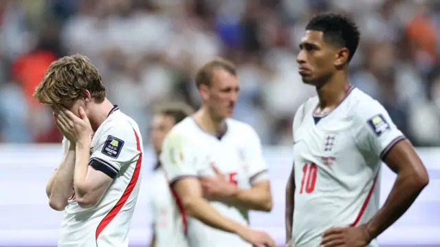 Anthony Gordon #18 of England looks dejected as he acknowledges the fans with teammates after defeat to Argentina during the FIFA World Cup 2026 Semi Final match between England and Argentina at Atlanta Stadium on July 15, 2026 in Atlanta, Georgia