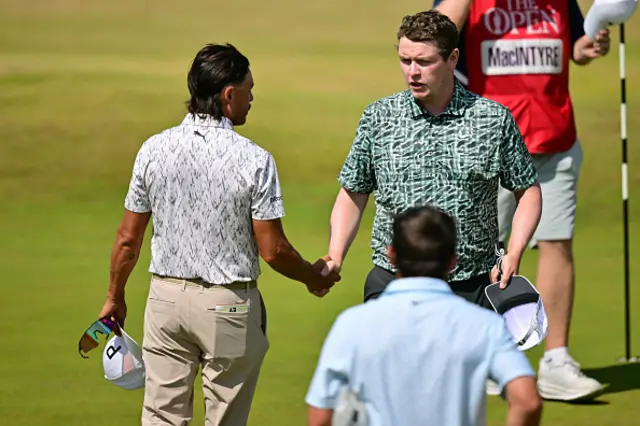 Robert MacIntyre (R) shakes hands with US golfer Rickie Fowler