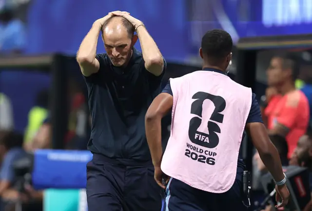 Thomas Tuchel with his hands on his head