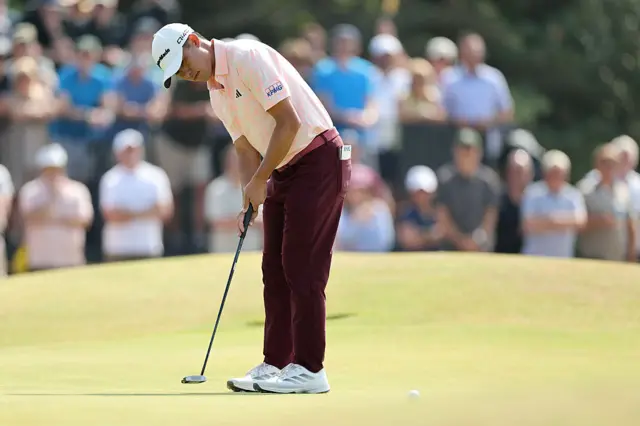 Collin Morikawa putts