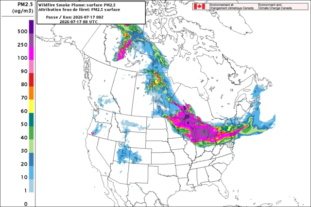 Color-coded gradients show smoke cover over North America