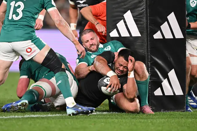 Asafo Aumua of New Zealand scores against Ireland