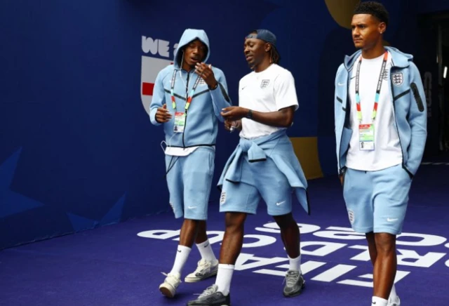 England's Noni Madueke, Eberechi Eze and Ollie Watkins walk onto the pitch