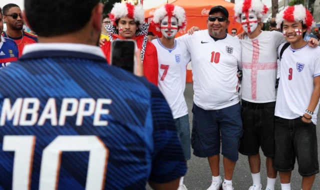 England fans pose