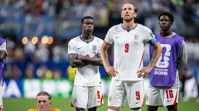 Jordan Pickford, Marc Guehi, Harry Kane and Kobbie Mainoo of England (L-R) look dejected after the FIFA World Cup 2026 Semi Final match between England and Argentina at Atlanta Stadium on July 15, 2026 in Atlanta, Georgia.