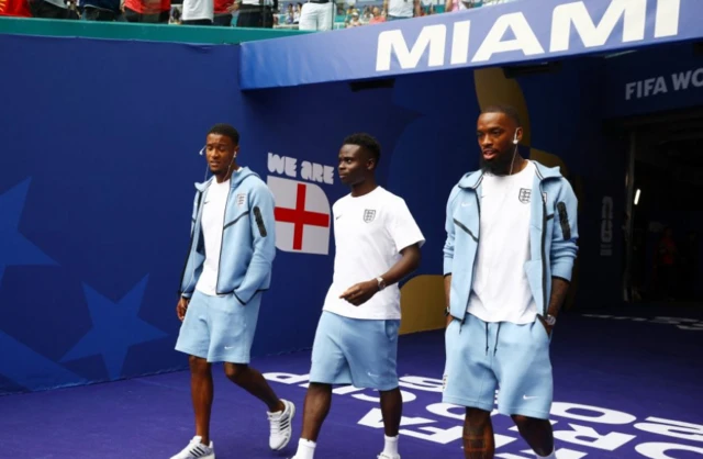 England's Bukayo Saka, Ezri Konsa and Ivan Toney walk onto the pitch