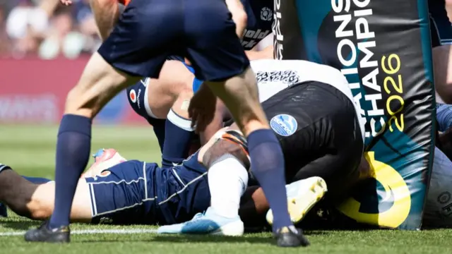 Jamie Dobie scores for Scotland against Fiji