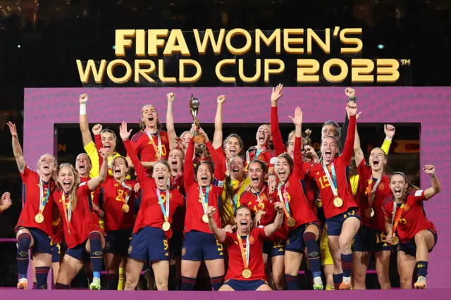 Spain trophy lift 2026 women's wc