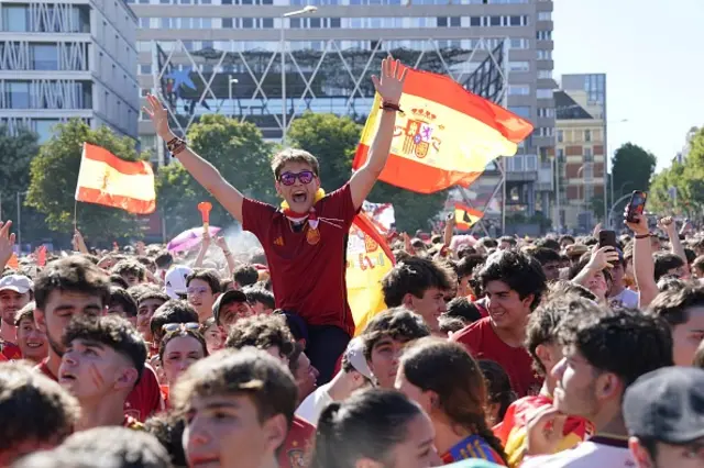 Spain's supporters cheer prior the 2026 World Cup final