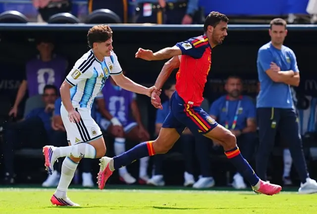 Rodri (R) of Spain in action against Julian Alvarez