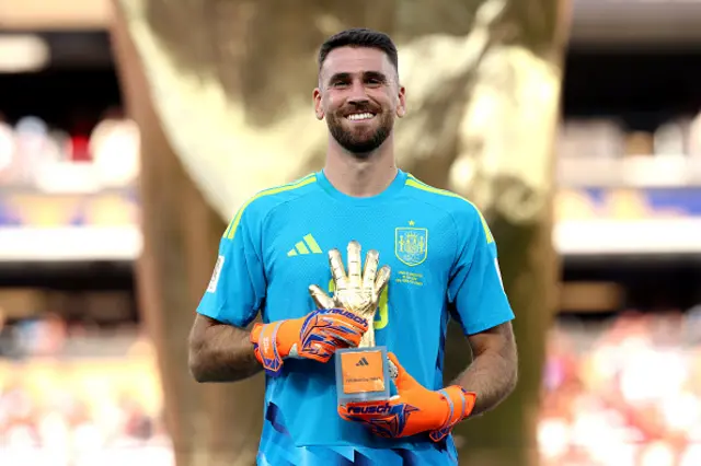 Unai Simon #23 of Spain is presented with the Golden Glove award