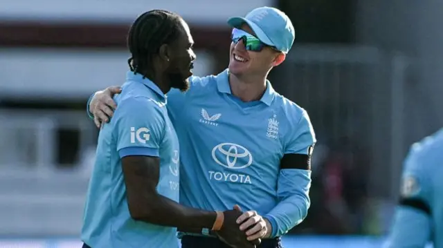 England's Jofra Archer (L) celebrates with England's Harry Brook (