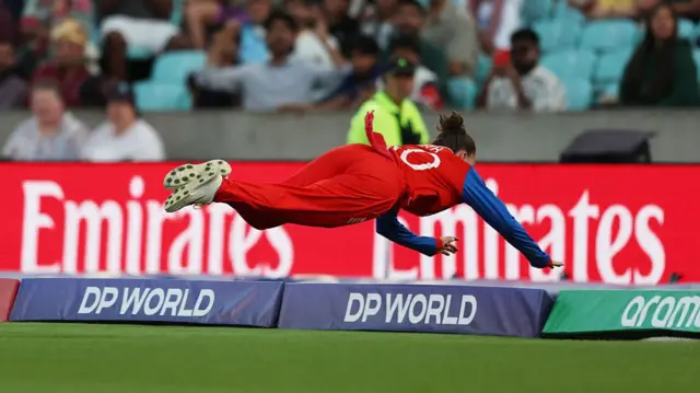 Linsey Smith dives for the ball