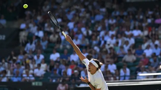 Alxander Zverev serves