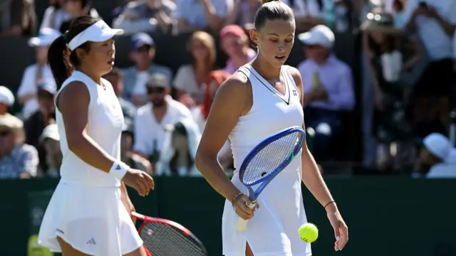 Mimi Xu of and Alicia Dudeney on court