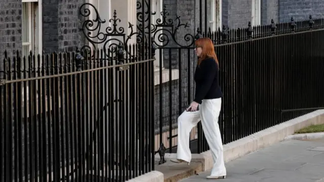 Angela Rayner walks up the steps of Number 10