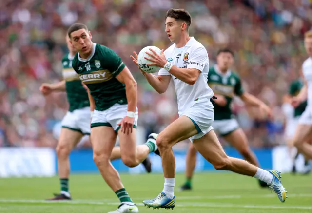Mayo's Enda Hession in action with Kerry's Joe O’Connor