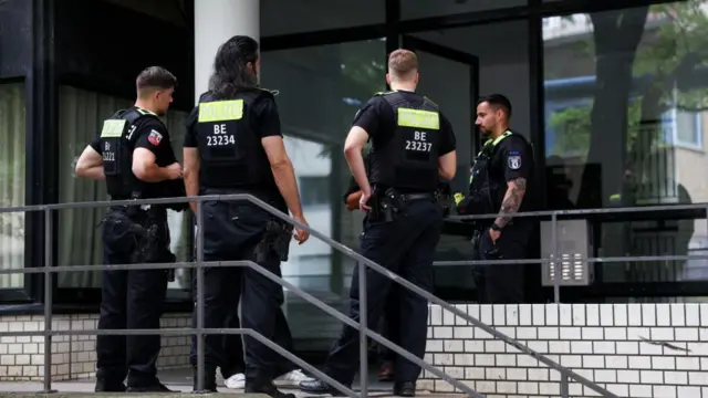 Police search an apartment on Bissingzeile street in the Tiergarten neighbourhood