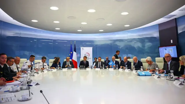 France's President Emmanuel Macron (C), France's Prime Minister Sebastien Lecornu (C-R), France's Interior Minister Laurent Nunez (C-L) attend a meeting with other members of the cabinet and Civil Security to discuss wildfires in the country, at the Hotel de Beauvau, the French Interior Ministry, in Paris on July 27, 2026.