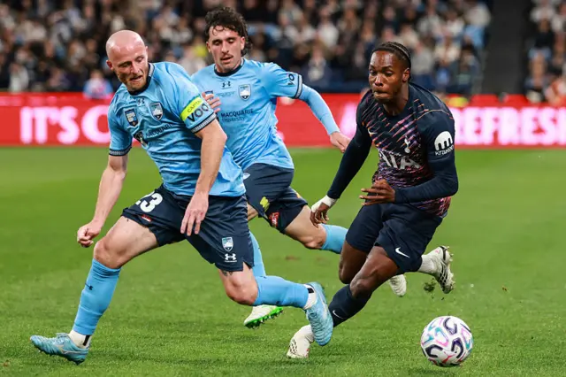 Sydney's Rhyan Grant (L) and Sydney's Zach De Jesus (C) fight for the ball with Tottenham's Mathys Tel
