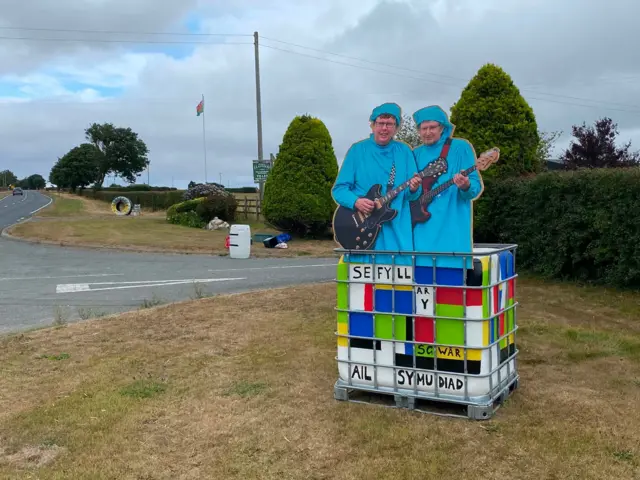 Sefyll ar y Sgwar
