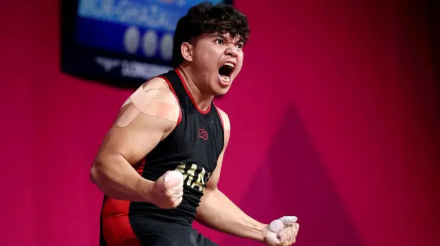 Mohamad Syahmi Bin Nor-Ghazali celebrates his gold medal