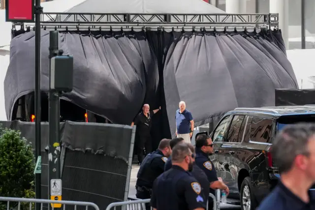 Vehicles arrive at Taylor Swift's wedding