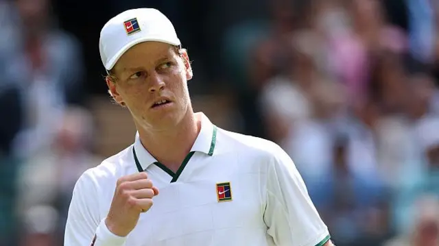 Jannik Sinner pumps his fist
