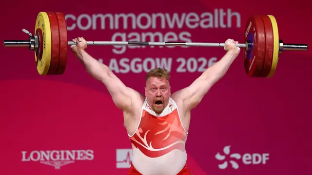 Andrew Griffiths lifting weights for England at the Commonwealth Games