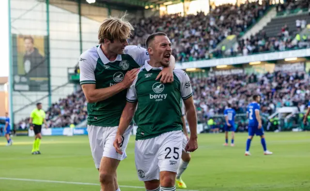 Felix Passlack celebrates with Nathan Lowe