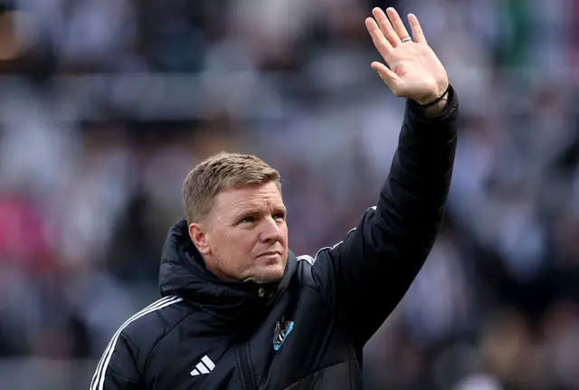 Eddie Howe waving