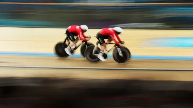 Wales romp to the Commonwealth Games record in the team sprint
