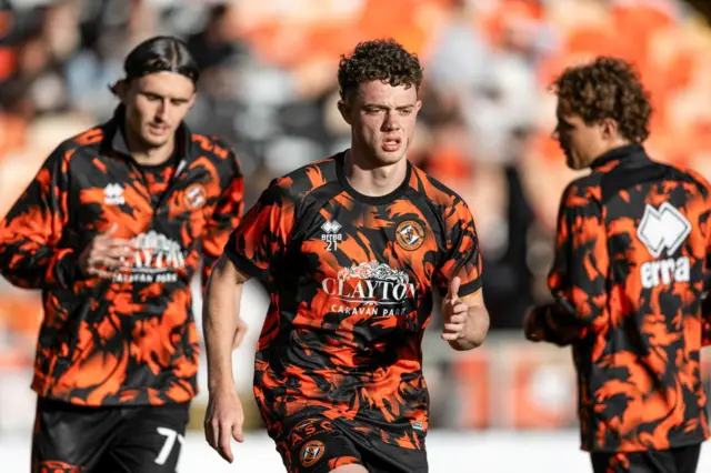 Jesse Randall warming up at Tannadice